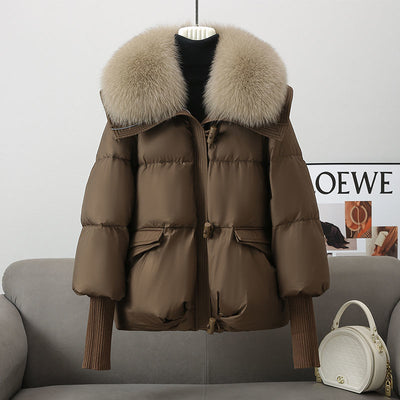 Kurze Daunenjacke mit Pelzkragen – Winter-Style