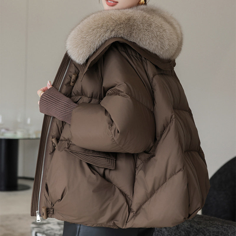 Kurze Daunenjacke mit Pelzkragen – Winter-Style