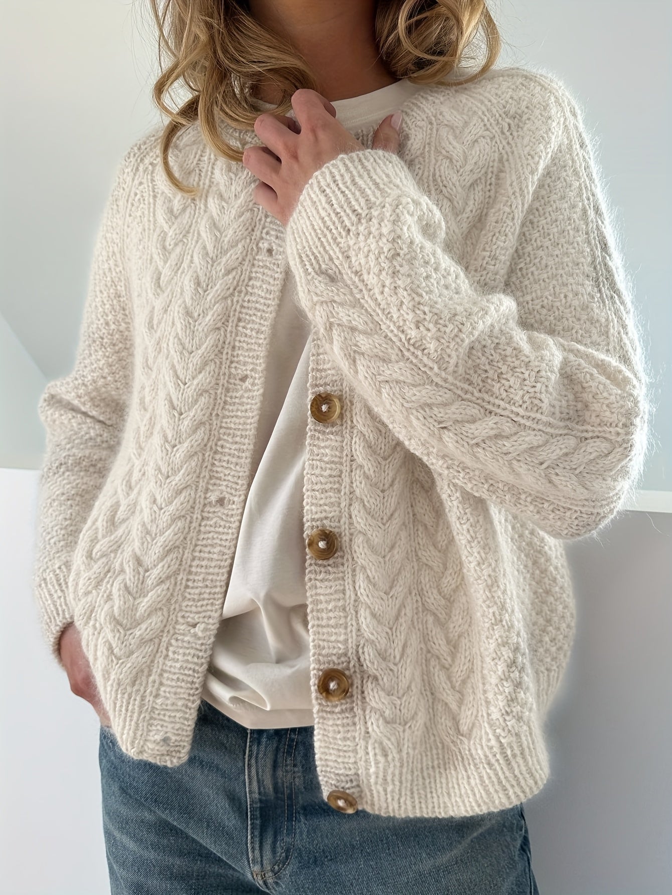 Dwina™ Strickjacke mit Knöpfen und Zopfmuster