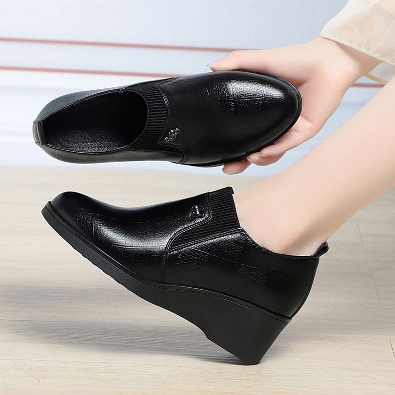 Elegante Slip-On Keilschuhe aus Leder